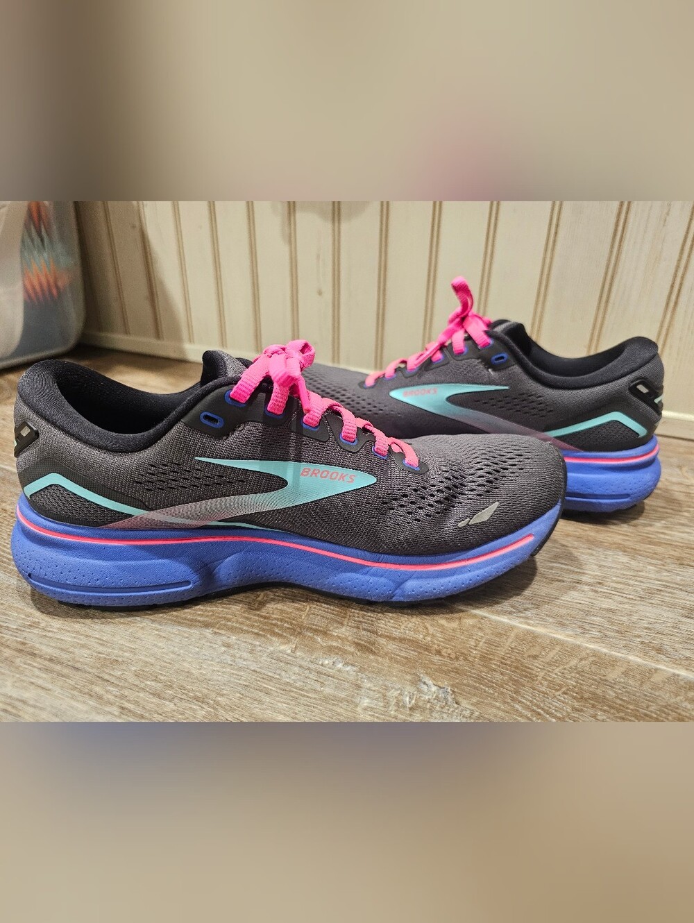 Brooks Ghost 15 Women’s Black Running Shoes with Pink Laces and Purple Accents - Picture 10 of 11